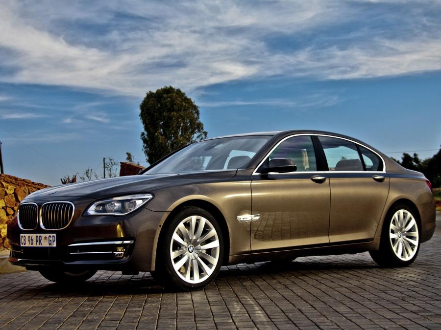  BMW 750i 2012 года  (ZA) (фото 14 из 15)